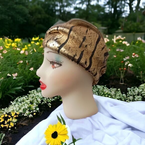 Lady Head Brooch Harlequin Cloche Wrap Hat Art Deco Flapper Acrylic Vintage 90s. - Picture 9 of 12